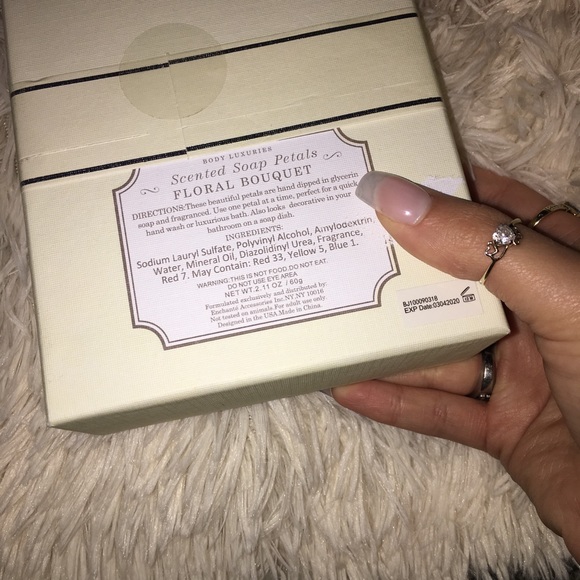 Scented Soap Petals - Picture 2 of 2